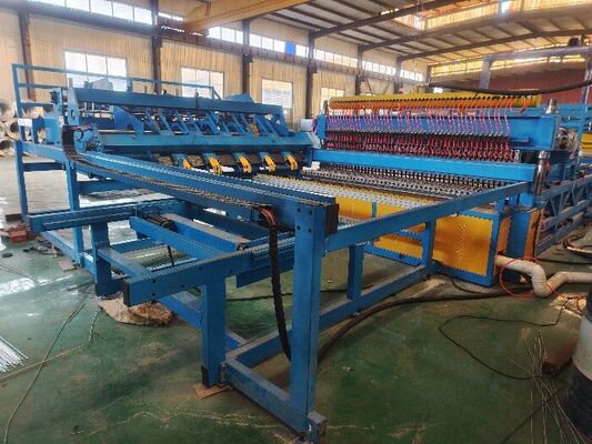 Aperture Size 50x200mm fence height 2.5m Fence Mesh Welding Machine