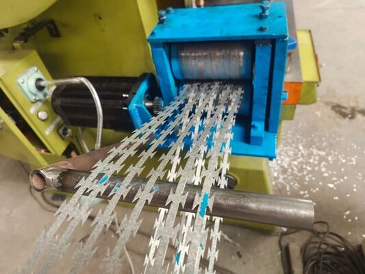 punch Pressure 63T BTO-22 11 Strips Razor Wire Making Machine